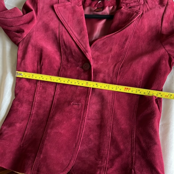 Danier suede blazer. No pockets - Picture 10 of 16